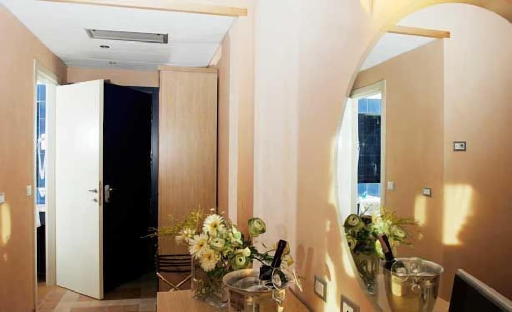 Фото Mahara Hotel & Wellness