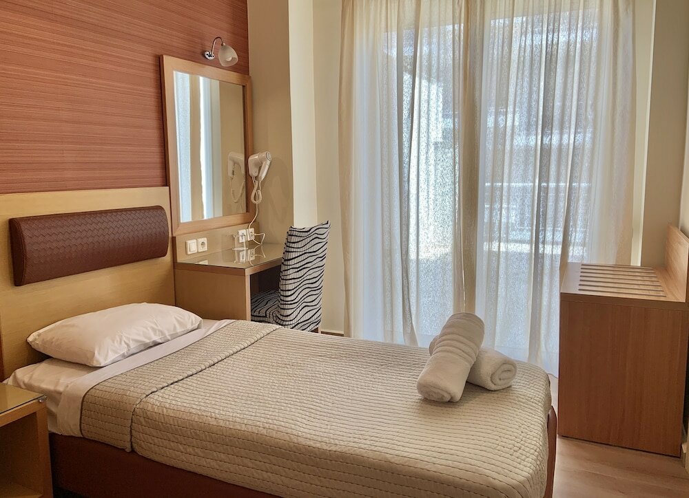 Фото Hotel Flisvos