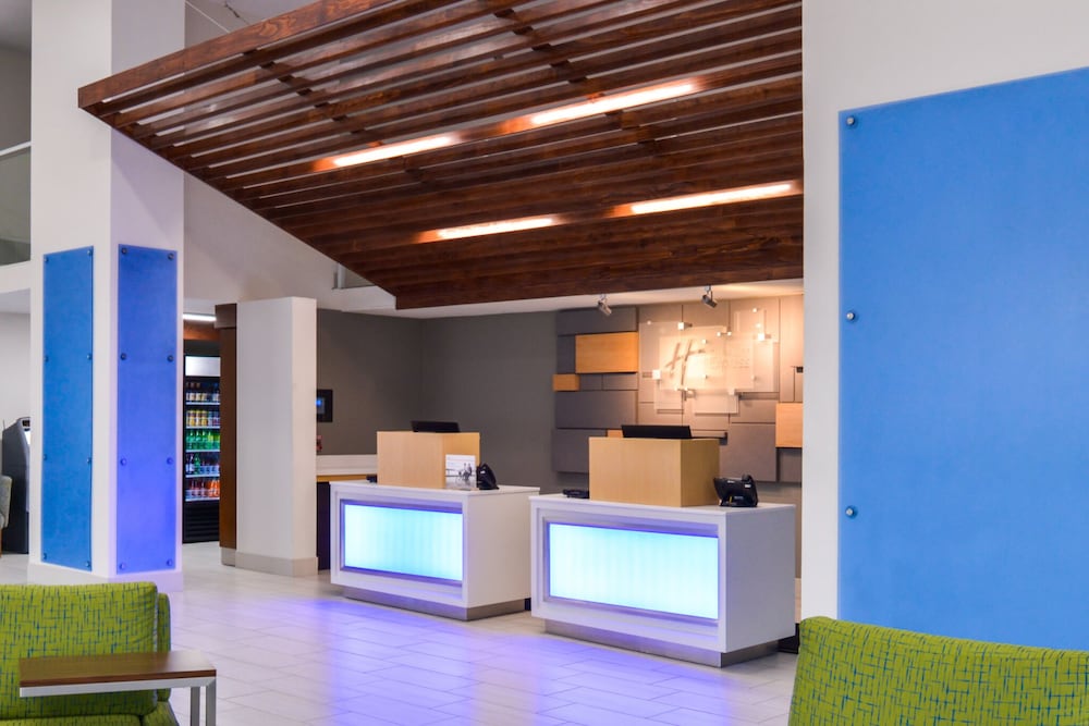 Фото Holiday Inn Express & Suites Shreveport - Downtown, an Ihg Hotel