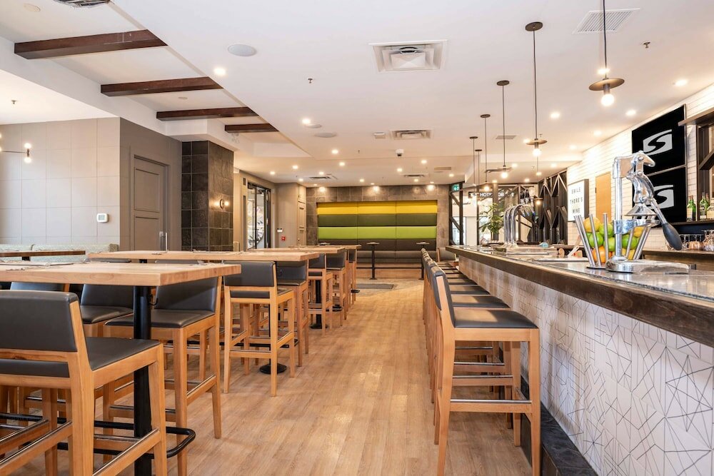 Фото Sandman Signature Calgary Downtown Hotel