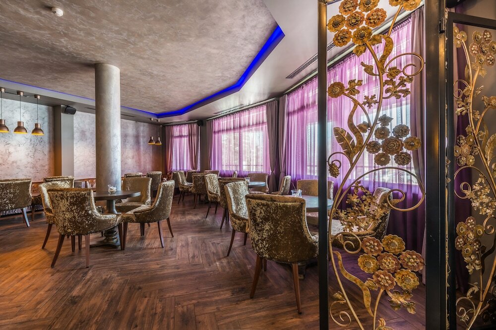 Фото All Seasons Residence Hotel