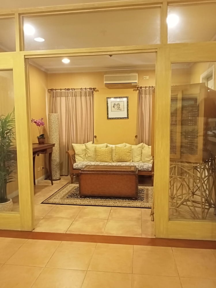 Фото Sophia Suites Residence Hotel