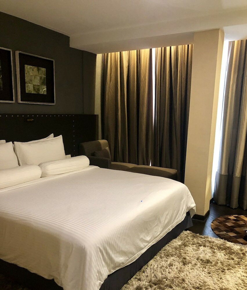 Фото Bedrock Hotel