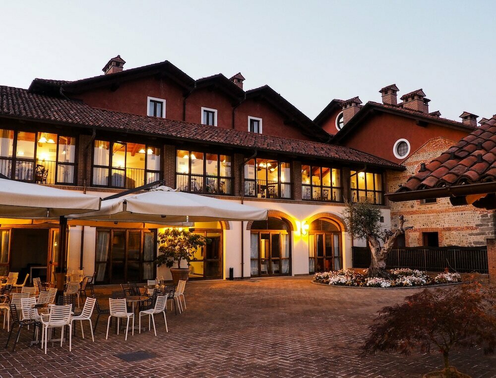 Hotel Relais Santo Stefano, Piedmont, photo