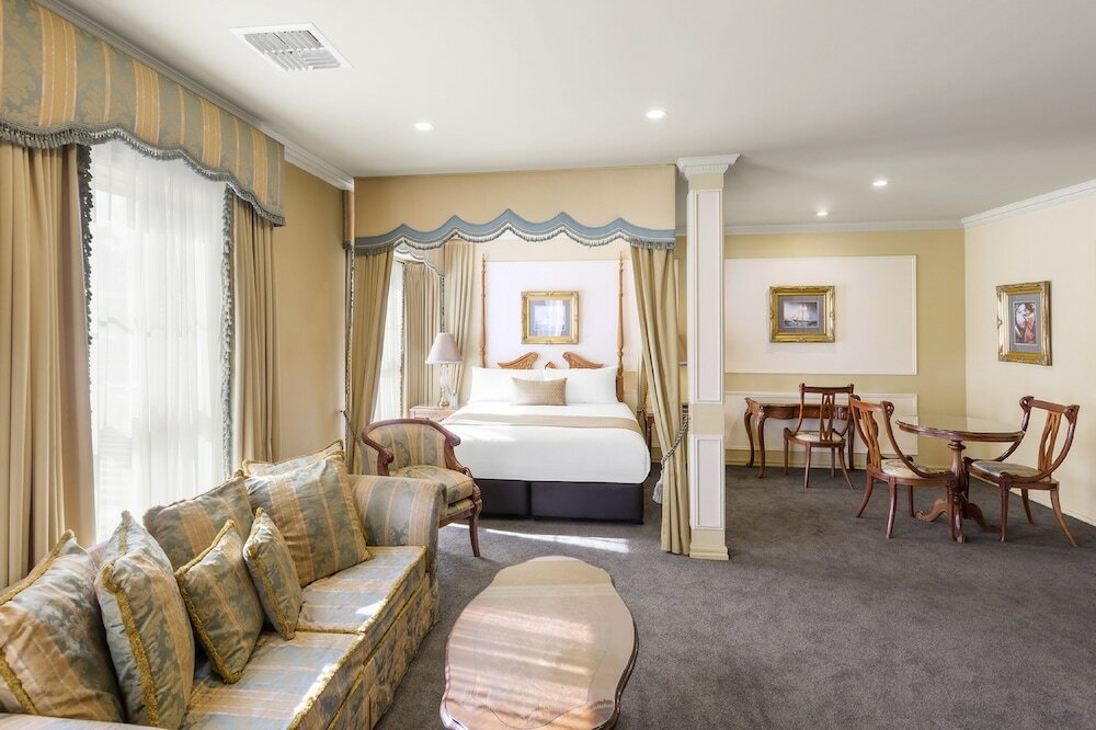 Фото Canterbury International Hotel