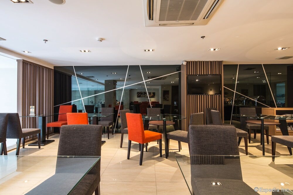 Фото The Luxe Hotel