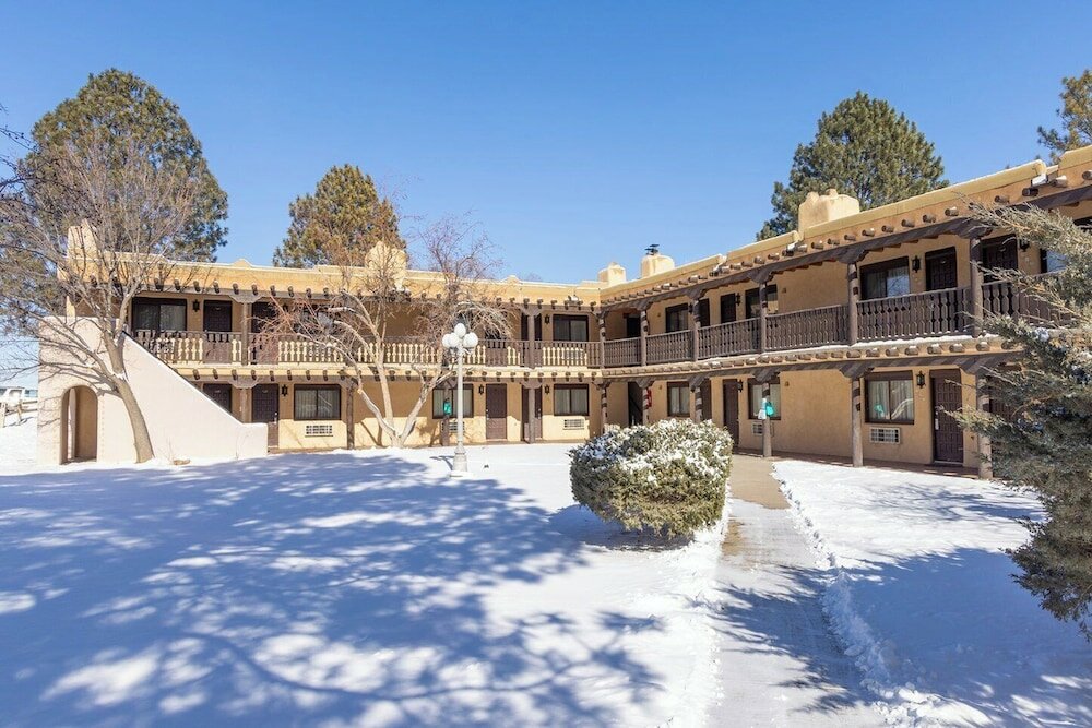 Фото Sagebrush Inn & Suites