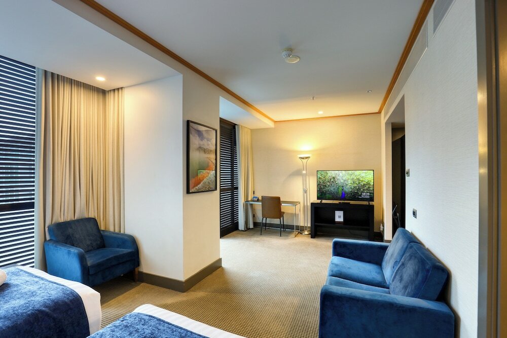 Фото Marsden Viaduct Hotel