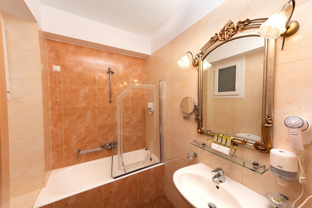 Фото Heliotrope Hotels