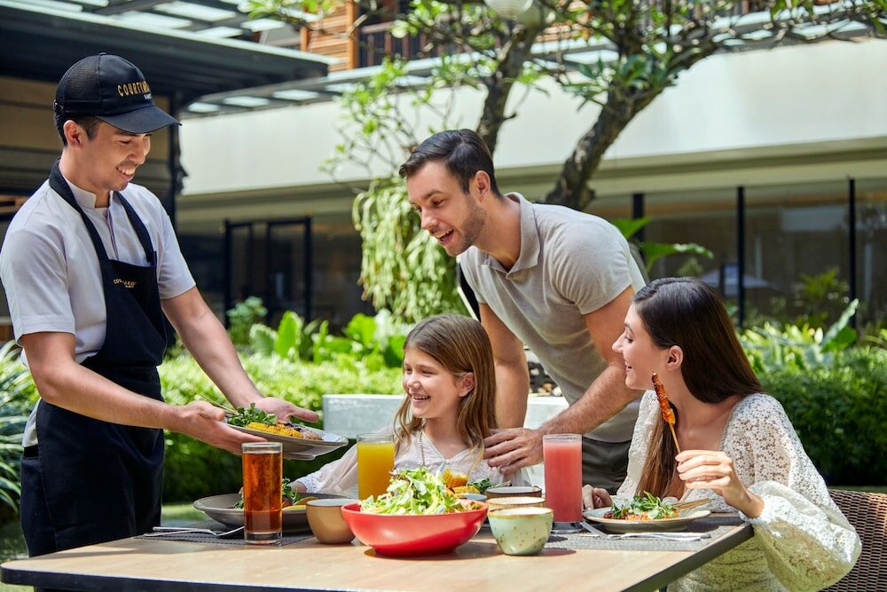 Фото Courtyard by Marriott Bali Seminyak Resort