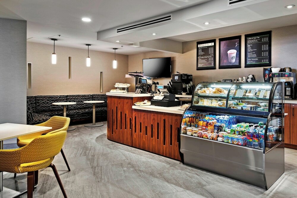 Фото Delta Hotels by Marriott Dartmouth