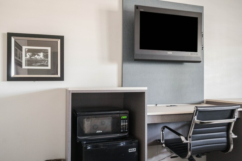 Фото Solaire Inn & Suites