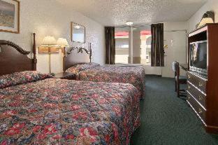 Фото Super 8 by Wyndham Oklahoma Fairgrounds