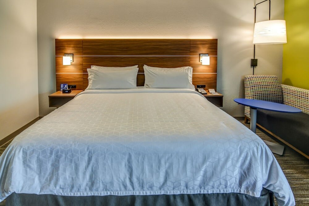 Фото Holiday Inn Express Fort Walton Beach Central, an Ihg Hotel