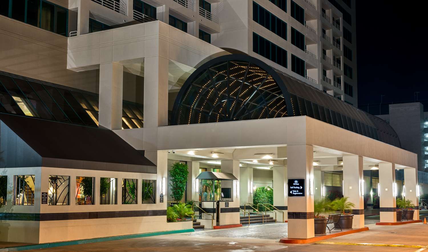 Фото Hilton Woodland Hills/Los Angeles