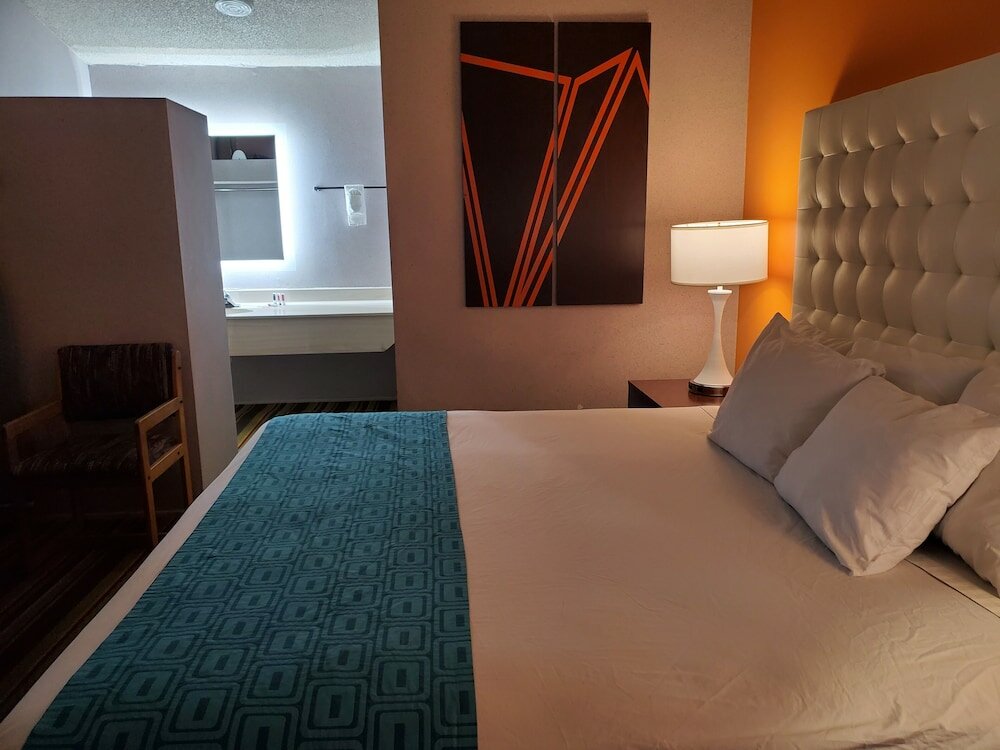 Фото Howard Johnson by Wyndham Phoenix Airport/Downtown Area