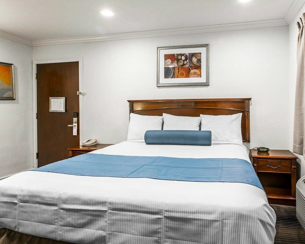 Фото Rodeway Inn & Suites Pacific Coast Highway