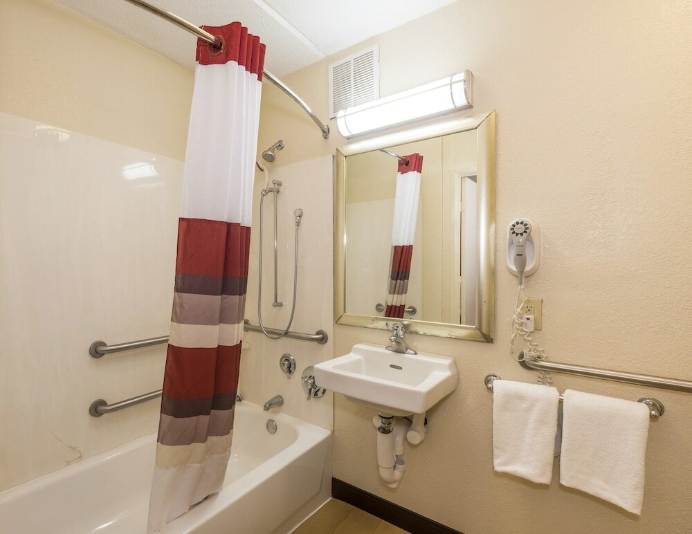 Фото Red Roof Inn Columbia East - Ft Jackson