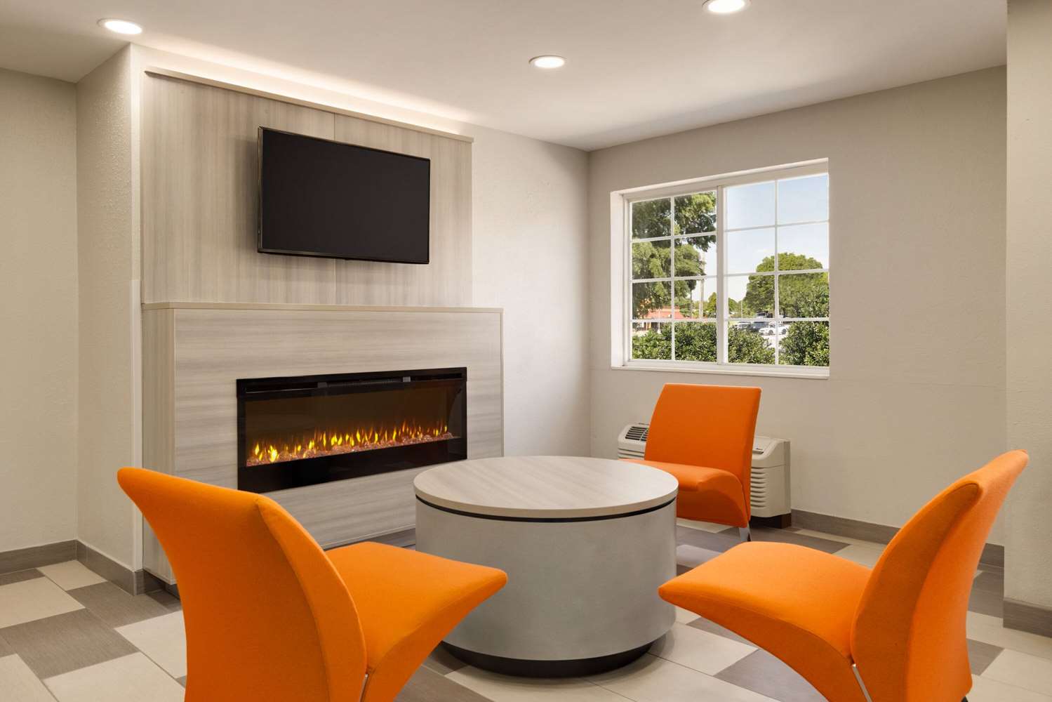 Фото Microtel Inn & Suites by Wyndham Raleigh