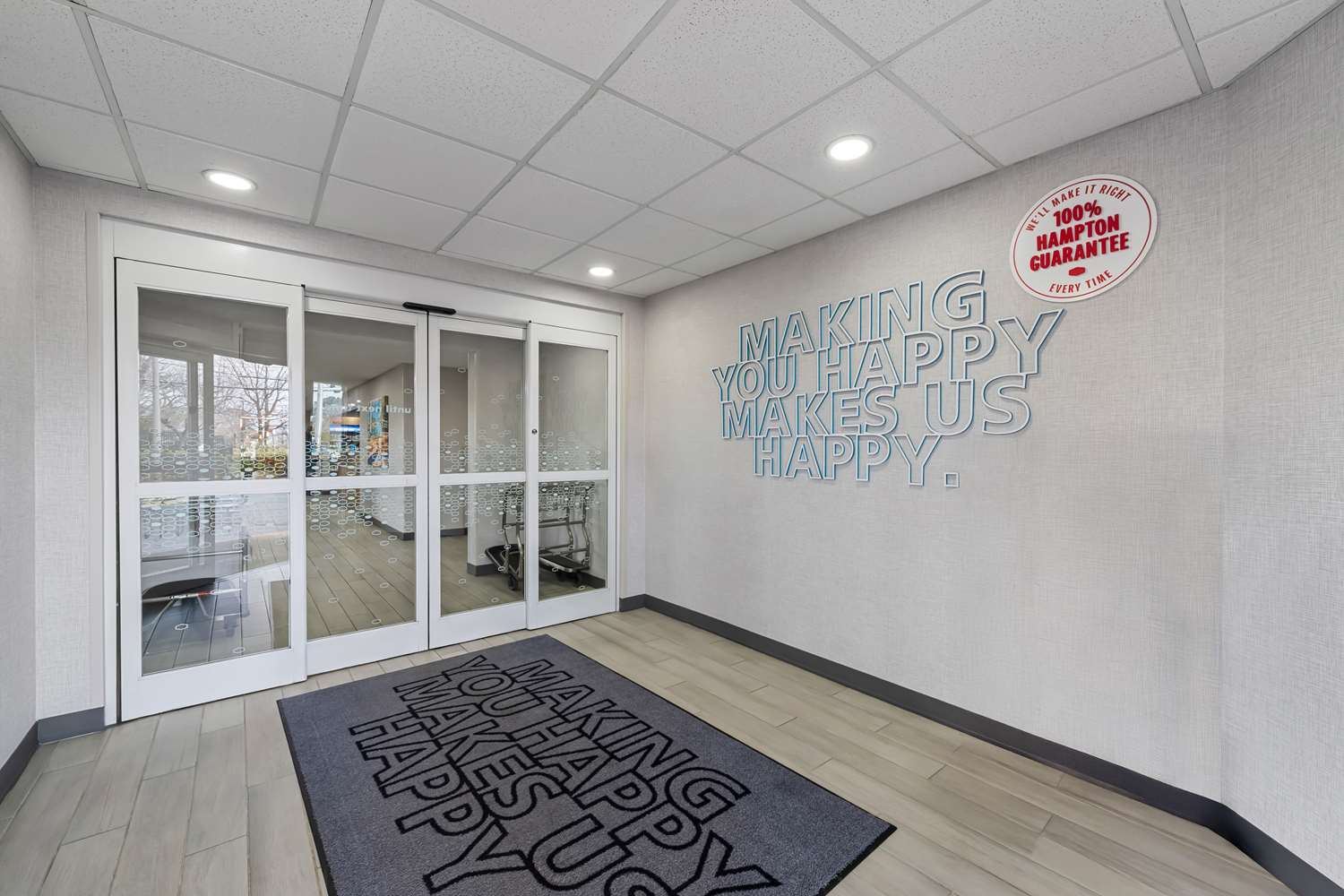 Фото Hampton Inn & Suites Charlotte Airport