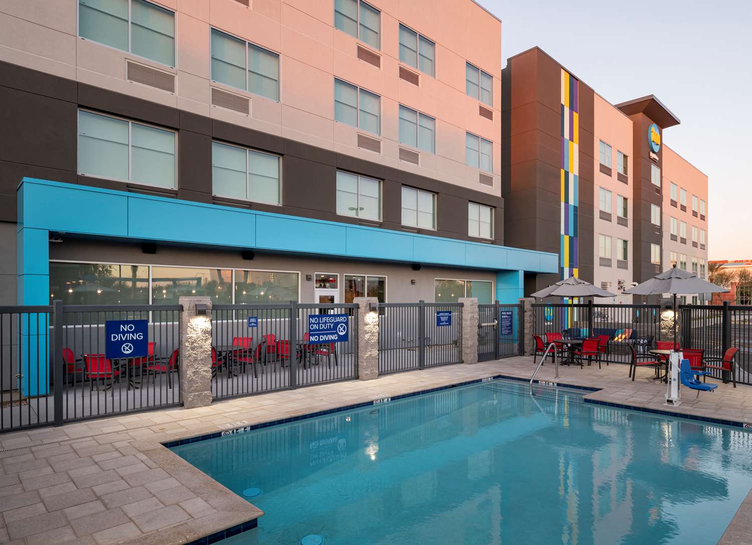 Фото Tru by Hilton Phoenix Glendale Westgate, Az