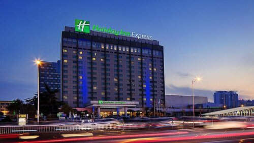 Внешний вид отеля Holiday Inn Express Zhengzhou, an Ihg Hotel в Чжэнчжоу, фото 1