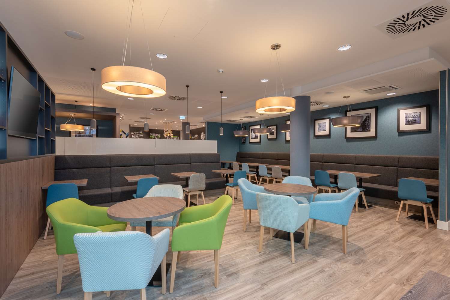 Фото Hampton by Hilton Düsseldorf City Centre