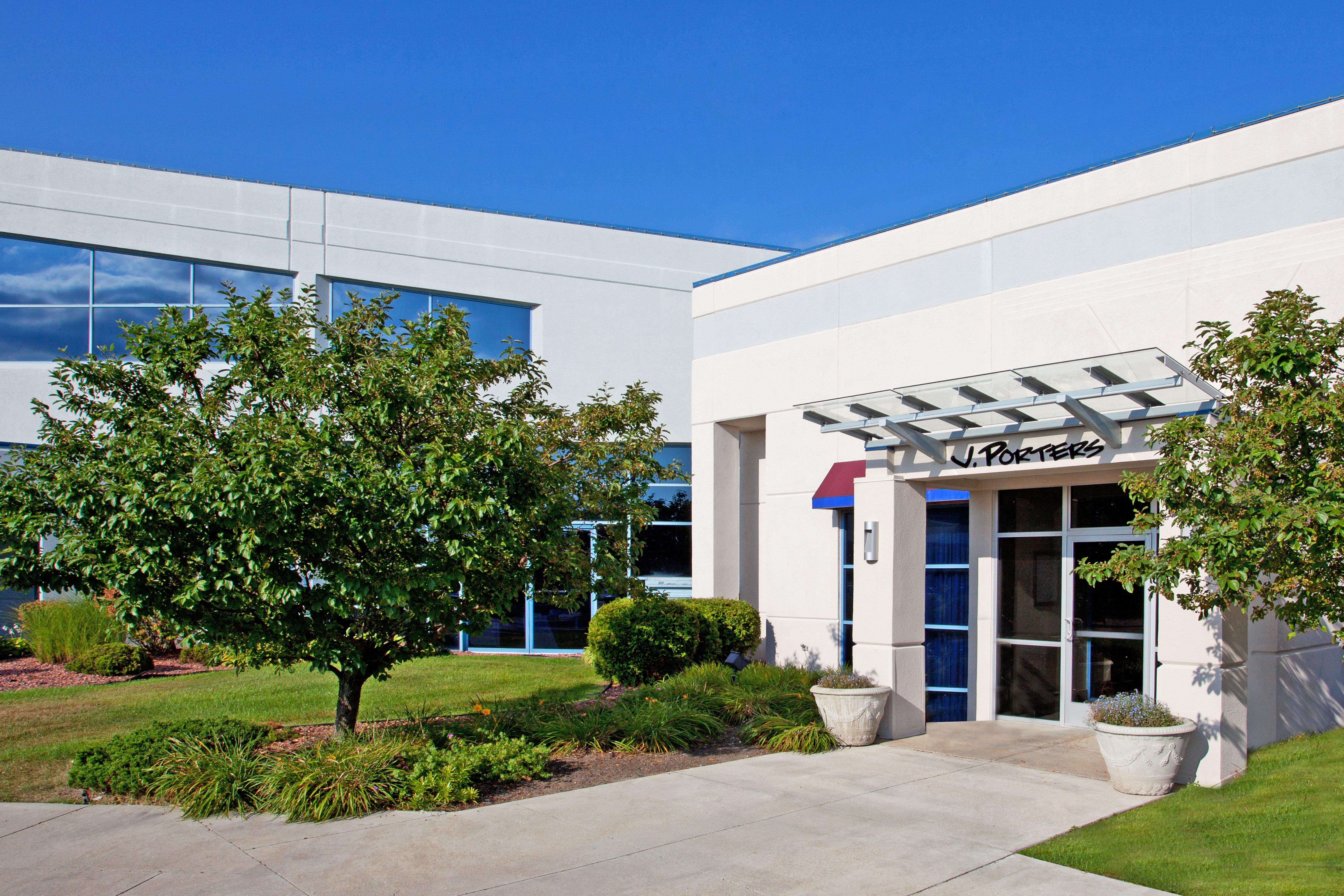 Фото Gateway Hotel & Convention Center, Bwpc