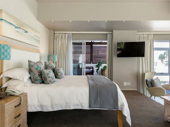 Фото The Bay Hotel