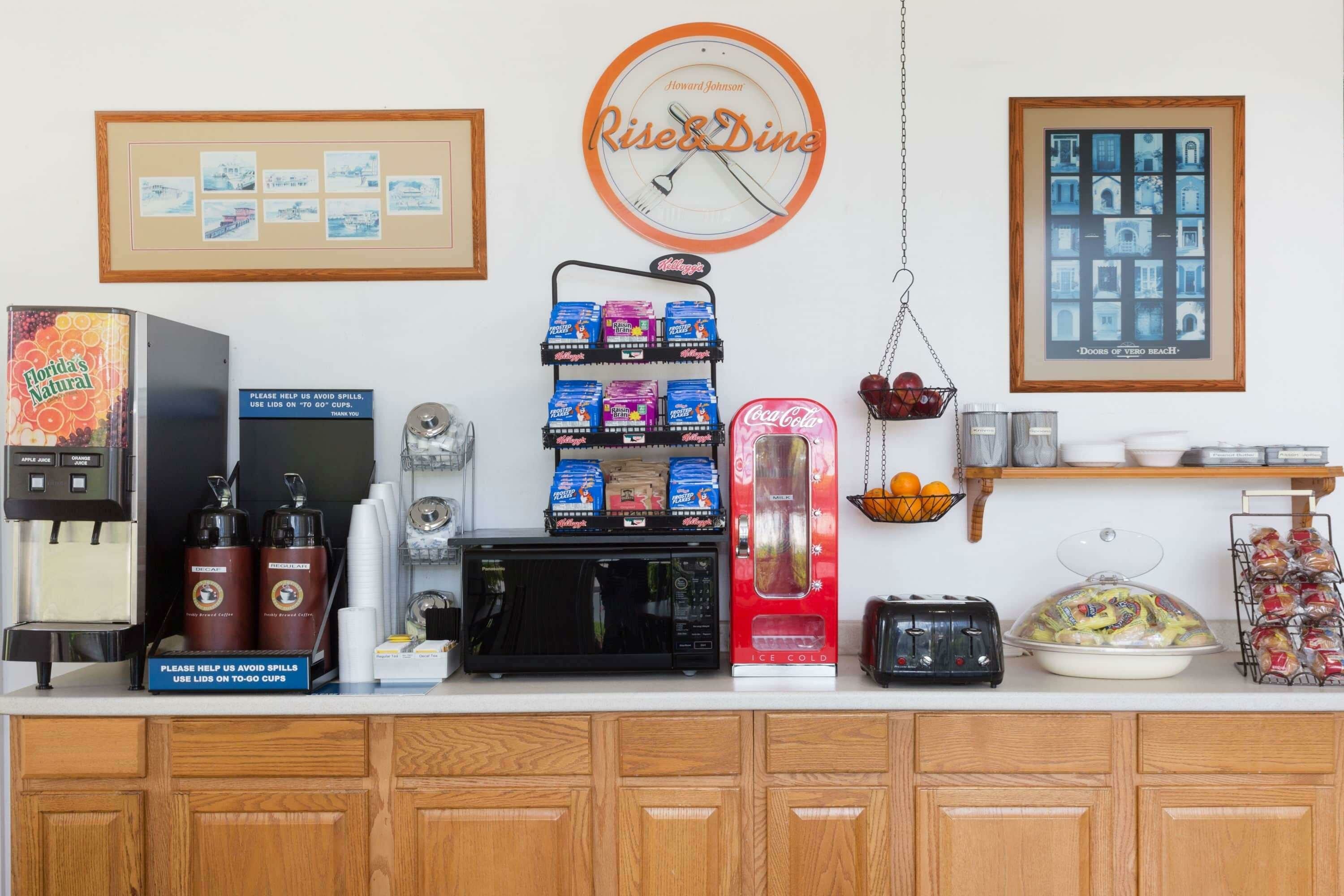 Фото Howard Johnson by Wyndham Vero Beach Downtown