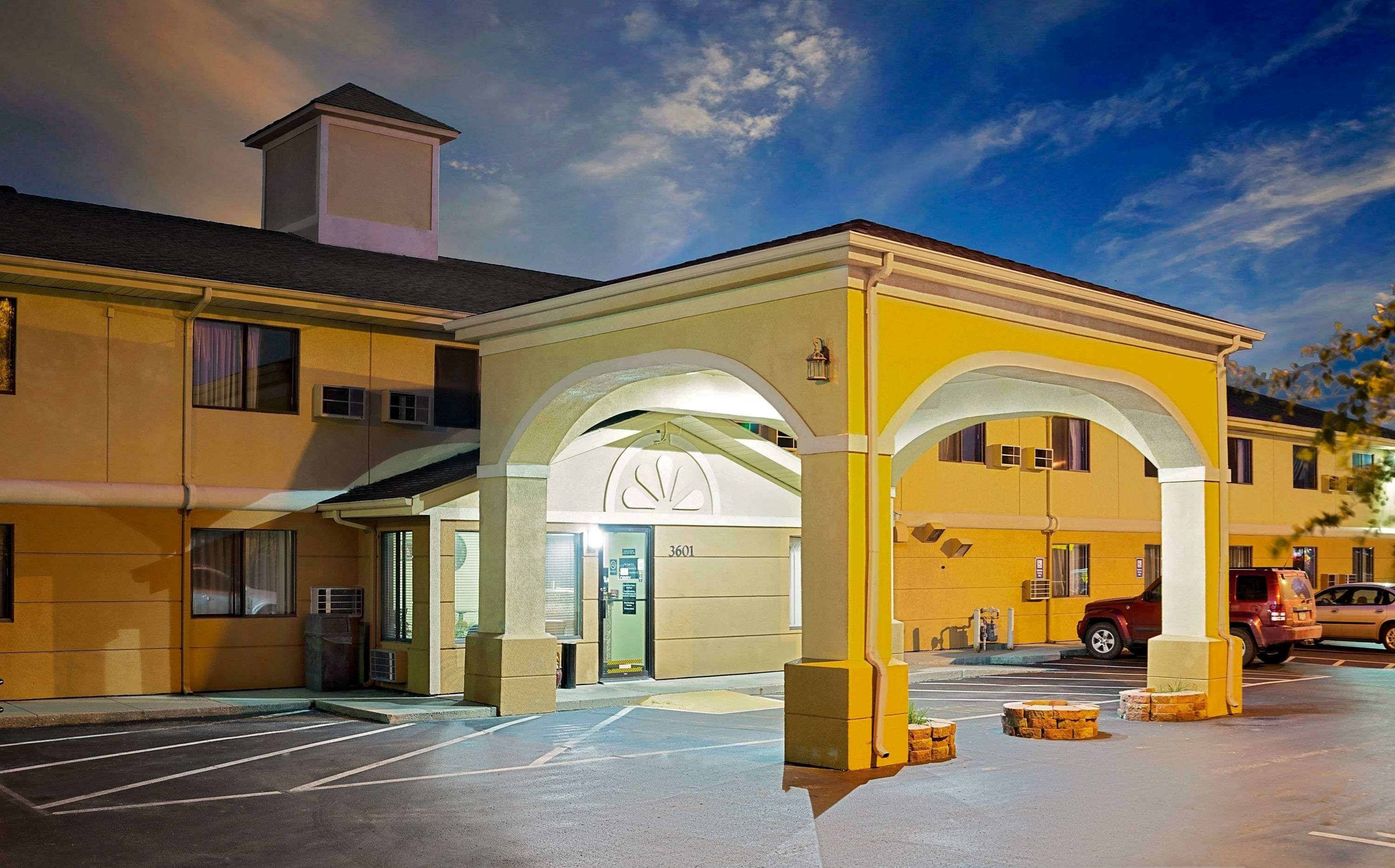 Фото Super 8 by Wyndham Muncie/Ball St. College Area