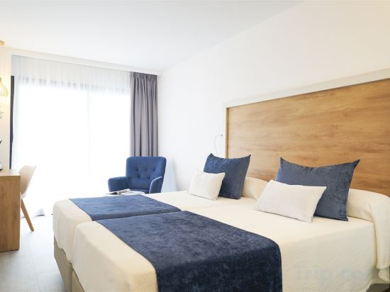 Фото El Puerto Ibiza Hotel & SPA