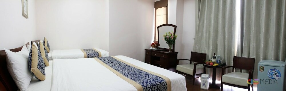 Фото Lakeside Palace Hotel