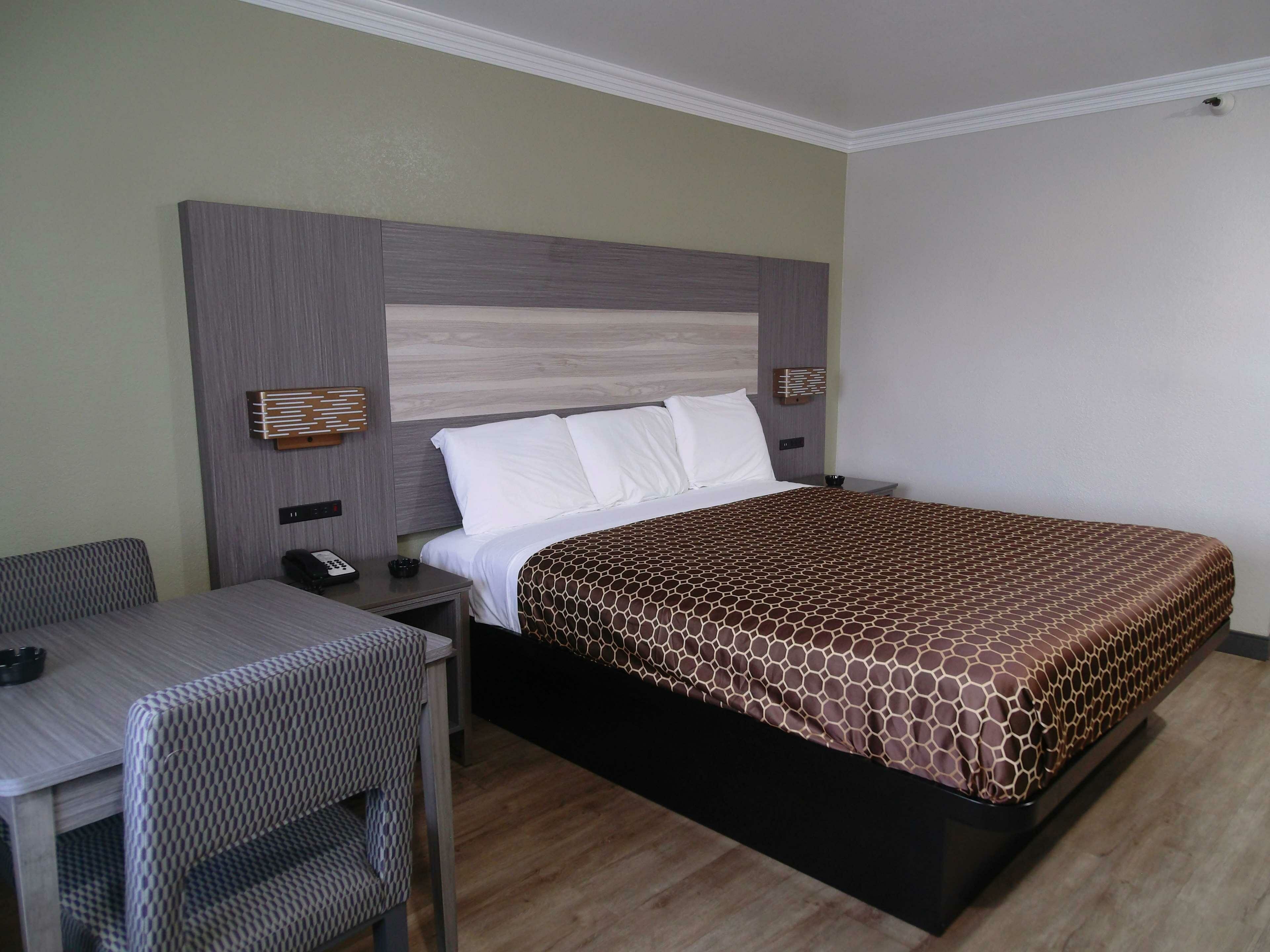 Фото Americas Best Value Inn Rialto