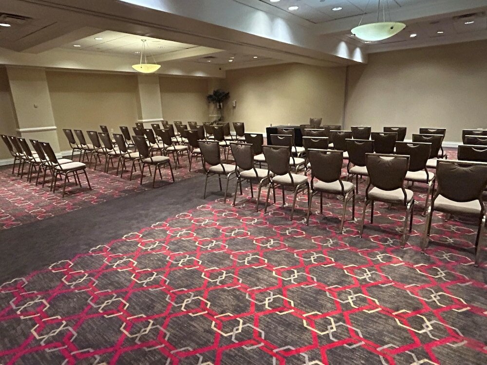 Фото Four Points by Sheraton Melville Long Island