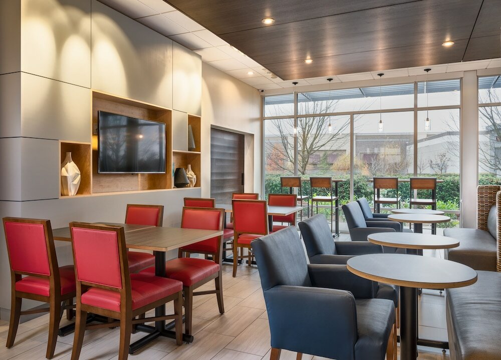 Фото Holiday Inn Express & Suites Salem North - Keizer, an Ihg Hotel