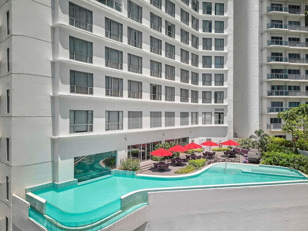 Фото Novotel Suites Manila at Acqua