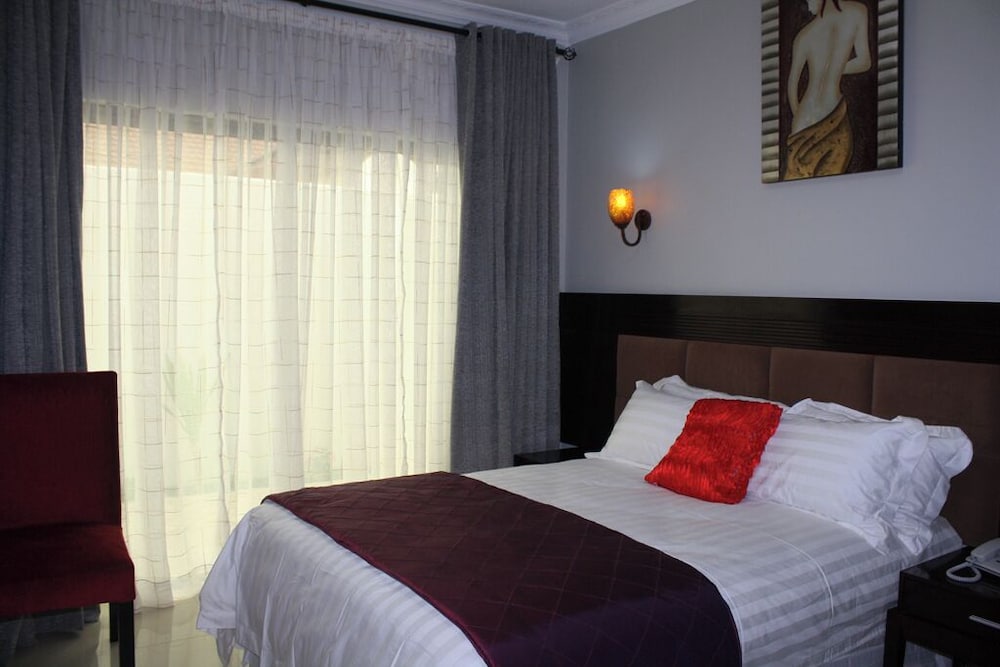 Фото Nomad's Court Lodge