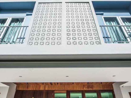 Фото Dee Prom Pattaya Hotel
