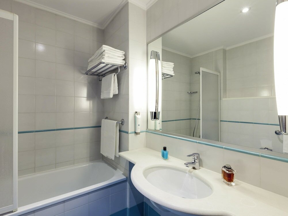 Фото Ibis Styles Napoli Garibaldi