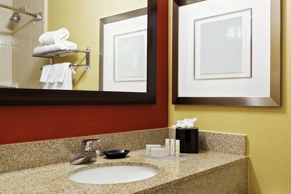 Фото Courtyard by Marriott Houston Brookhollow