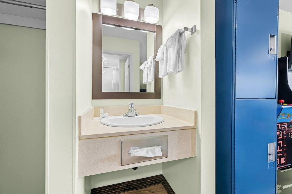 Фото Super 8 by Wyndham Saskatoon Near Saskatoon Airport