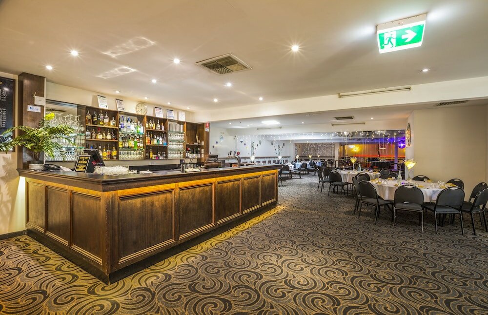 Фото Nightcap at Sandown Park Hotel