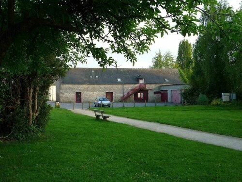 Хостел Auberge de Jeunesse Hi Pontivy в Понтиви