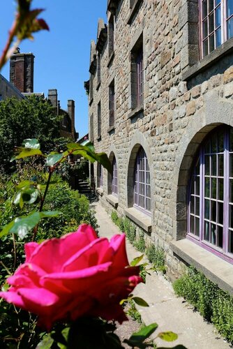 Гостиница Hôtel Les Terrasses Poulard в Авранше