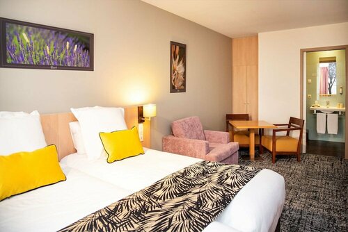 Гостиница Best Western Plus Hotel Colbert в Шатору