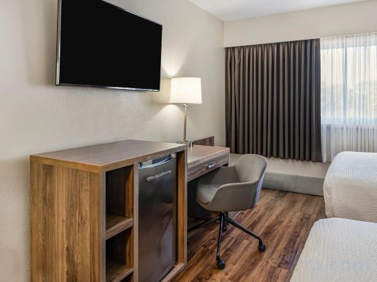 Фото Days Inn by Wyndham Victoria On The Harbour