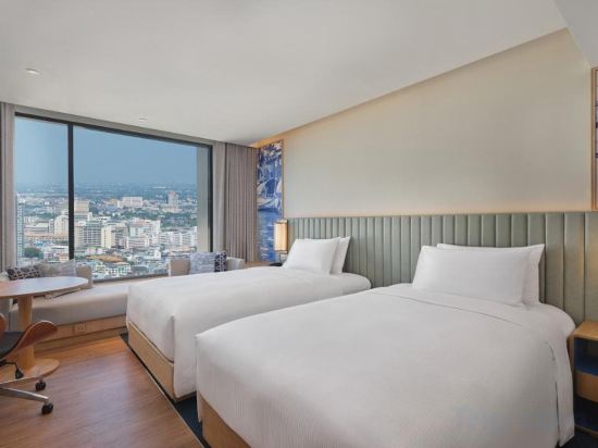 Фото Hilton Garden Inn Bangkok Riverside