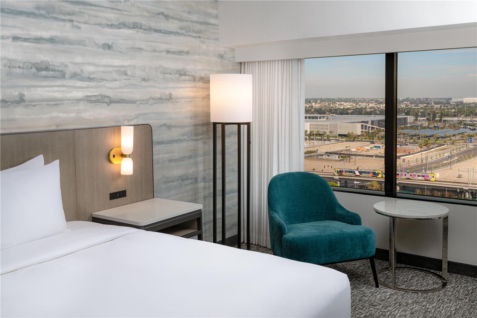 Фото Hilton Los Angeles Airport