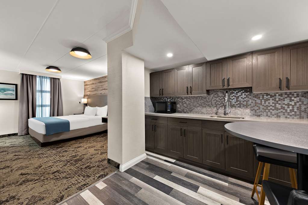 Фото Best Western Parkway Hotel Toronto North